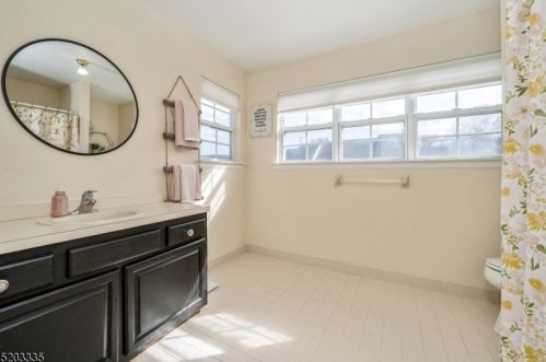 1403 Moonlight Ct, Hackettstown NJ  07840-4508 exterior