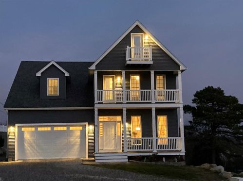 17 Moonlight Dr, Westerly, RI 02891-3913
