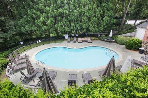 4144 Fischer Way, Atlanta GA  30341-1458 exterior
