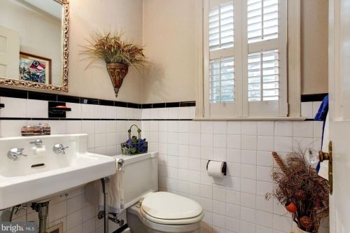 305 Ellsworth Dr, Silver Spring MD 20910-4301 exterior