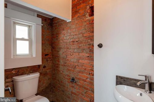 535 Strawberry St, Lancaster PA  17602-4466 exterior