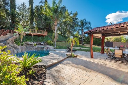 22432 Dardenne St, Calabasas, CA 91302-5820