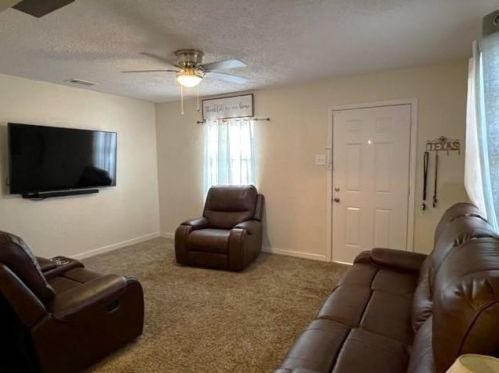 6397 Renwood Dr, Fort Worth, TX 76140-9405