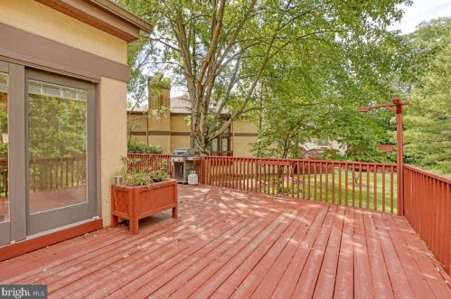 283 Sayre Dr, Princeton NJ  08540-5872 exterior