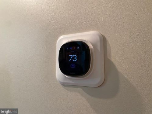 22 Rickard Ct, Trenton NJ 08648-2670 exterior