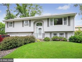 11102 Oak Knoll Ter, Hopkins, MN 55305-2127