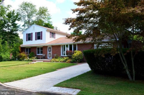 680 5th St, Roebling, NJ 08554-1404