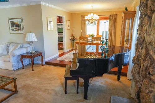 857 Grenola Dr, Concord, CA 94518-3420