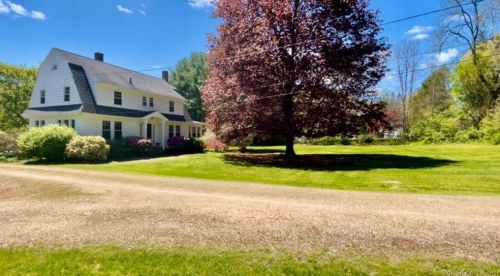 11 Bolduc Dr, Gales Ferry, CT 06339-1101