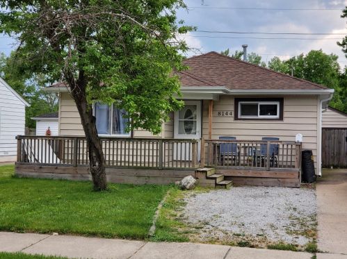 8144 Gordon Dr, Hammond, IN 46322-1047