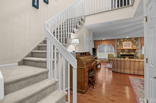 32 Coriander Dr, Princeton NJ  08540-9425 exterior