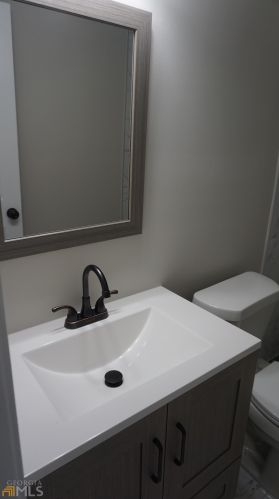 3260 Creekwood Dr, Rex GA  30273-2121 exterior