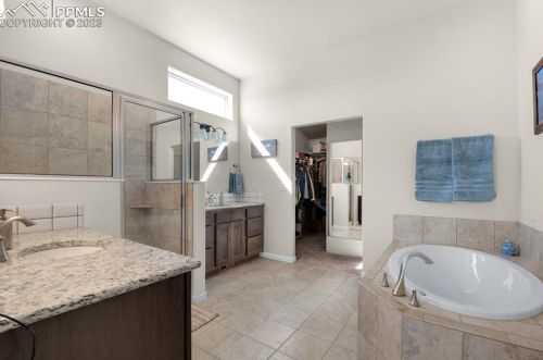 371 Desert Cove Dr, Pueblo CO  81007-2500 exterior