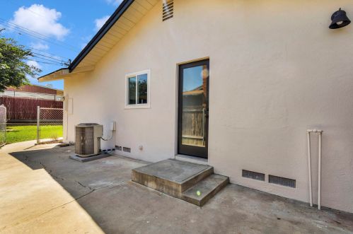 6630 Montclair Dr, Riverside CA  92504-1838 exterior