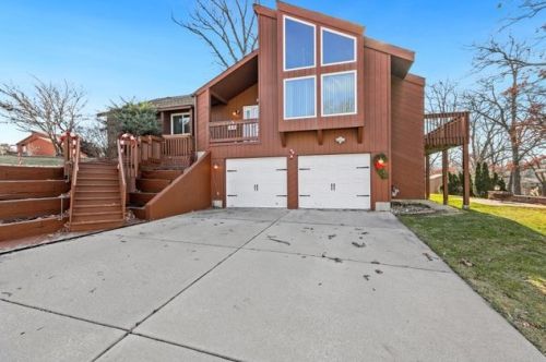 426 Schultz St, Lemont, IL 60439-4346