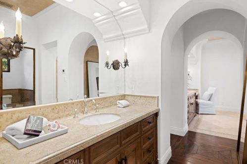 22 Black Falcon, Irvine CA  92603-0420 exterior