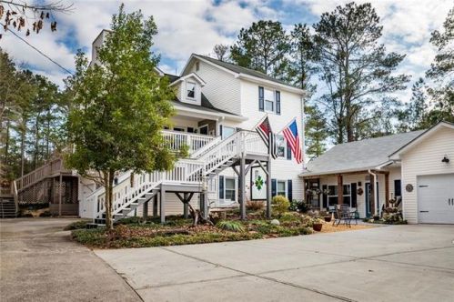 711 Emerald Rdg, Holly Springs, GA 30189-5182