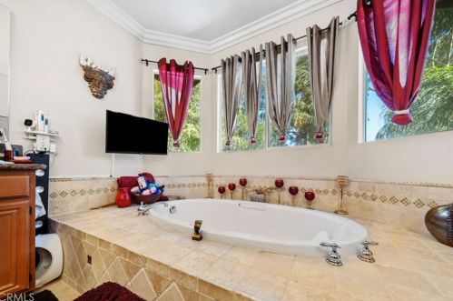11364 Pondhurst Way, Riverside CA  92505-3471 exterior