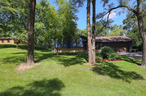 9412 Elm Ln, Bull Valley, IL 60014-4823