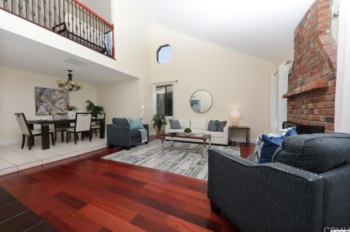 3437 Encinal Ave, Glendale CA  91214-2509 exterior