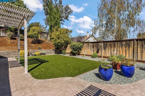 1017 Laurel Tree Dr, Concord CA  94521-5433 exterior