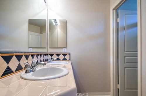 2 Altezza, Irvine CA  92606-8909 exterior