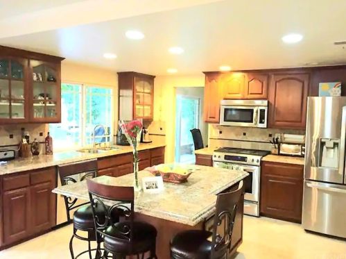 5924 Calmfield Ave, Calabasas, CA 91301-2102
