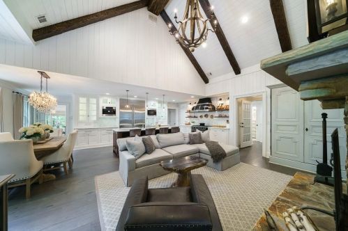 1574 Cave Rd, Atlanta GA  30327-3120 exterior