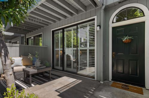 207 Sunspring Ct, Concord, CA 94523-4706