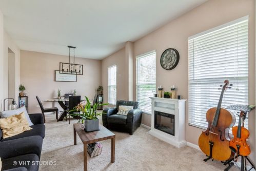 242 Clubhouse St, Lemont, IL 60490-2059
