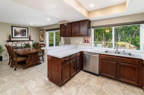 4055 Syme Dr, Carlsbad, CA 92008-3561