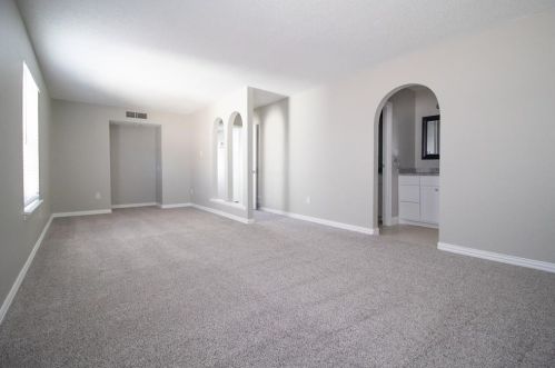 2024 Clubview Dr, Carrollton TX 75006-1704 exterior