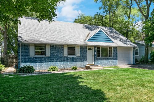 4904 State St, Bull Valley, IL 60014-8157