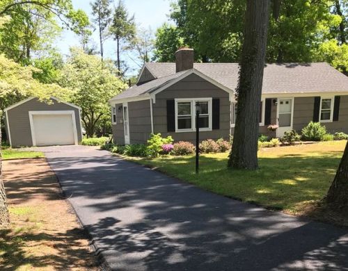 884 Matianuck Ave, Windsor CT  06095-3237 exterior