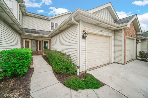 61 Golfview Ct, Glendale Heights, IL 60139-3654