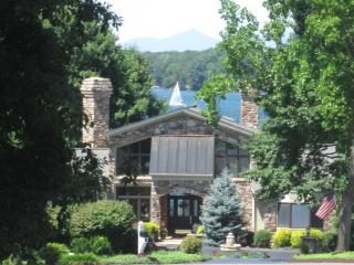 85 Loving Cir, Penhook, VA 24137-5225