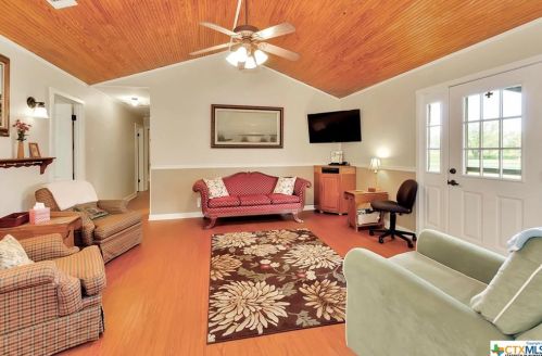283 Stevenson Rd, Victoria, TX 77905-2543