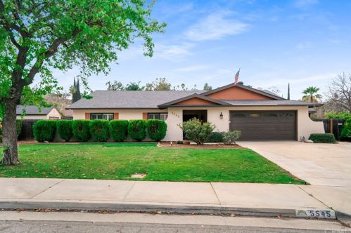 5545 Gloucester Way, Riverside CA  92506-3425 exterior