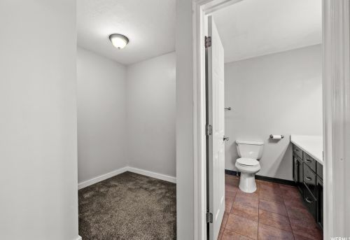 9229 Jefferson Cv, Sandy UT exterior