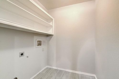 1422 Mapleview Dr, Carrollton TX 75007-6019 exterior