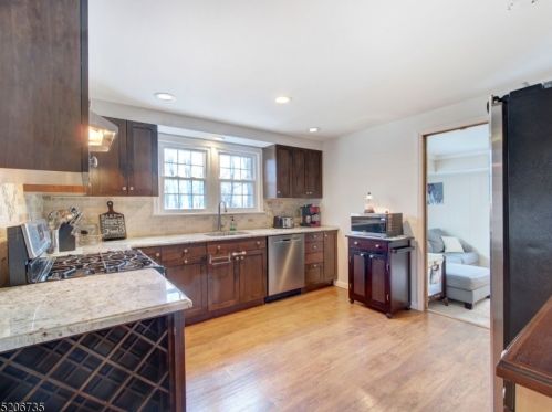 10 Long Ridge Rd, Dover NJ  07869-4564 exterior