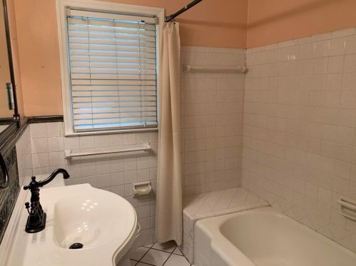 500 Carriage Dr, Atlanta GA  30328-3307 exterior