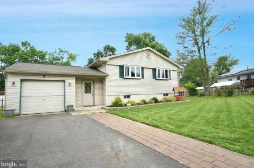 7 Benedette Dr, Waterford, NJ 08089-2419