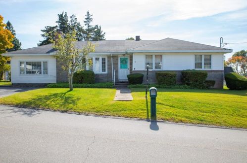 11 Hillview Dr, Westerly, RI 02891-1314