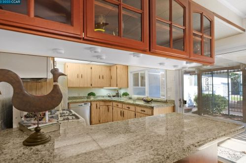 2758 Broadmoor Ave, Concord, CA 94520-4752