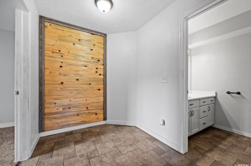 9229 Jefferson Cv, Sandy UT exterior