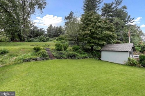 8421 Chippewa Rd, Philadelphia PA 19128-1206 exterior