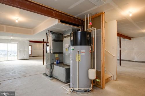 2331 Water Garden Dr, Hanover PA 17331-8319 exterior