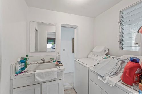 3359 Huelani Dr, Honolulu HI  96822-1276 exterior