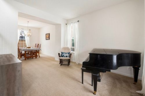 1550 Bristol Dr, Pingree Grove IL  60140-9038 exterior